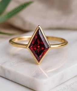 Kite Garnet Ring Gold, Geometric Solitaire Garnet Jewelry, Modern Minimalist Gift for Her, January Birthstone Promise Ring