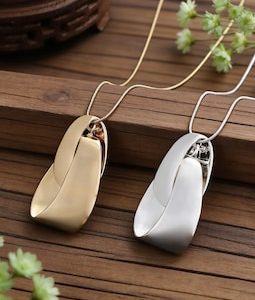 Intertwined Mobius Pendant Necklace, Modern Geometric Gold/Silver Jewelry, Long Statement Necklace, Dainty Gift for Women